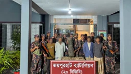 ৭৩ লাখ টাকার কষ্টিপাথরের মূর্তিসহ গ্রেপ্তার ৪