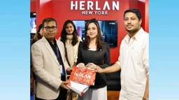 রিমার্কের প্যাভিলিয়ন ঘুরে দেখলেন চিত্রনায়িকা সাবিলা নূর
