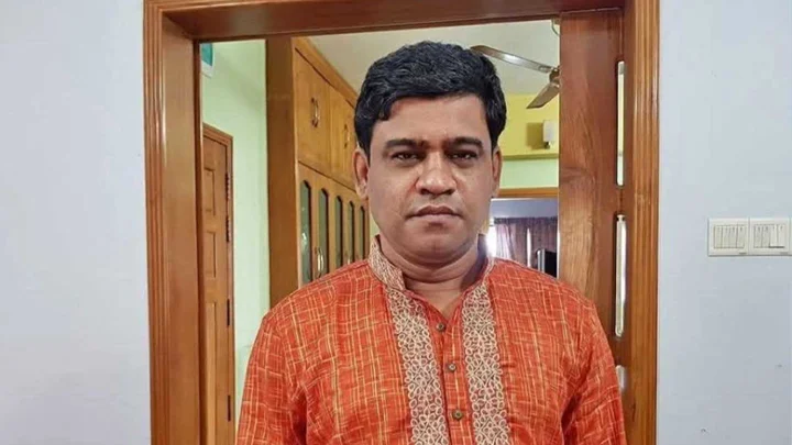 ব্যাংক ম্যানেজারের ঝুলন্ত মরদেহ উদ্ধার, পাশে মিলল চিরকুট