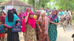 রাতে নিখোঁজ, সকালে পুকুরে মিলল ব্যবসায়ীর গলাকাটা মরদেহ