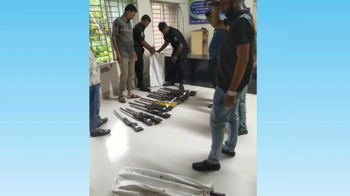 সুন্দরবনে তিন বস্তায় মিলল ৩৩ আগ্নেয়াস্ত্র