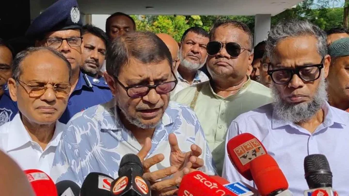 ডেঙ্গু রোগীর জ্বর কমার পর চার দিন পর্যবেক্ষণে রাখার নির্দেশ স্বাস্থ্যমন্ত্রীর
