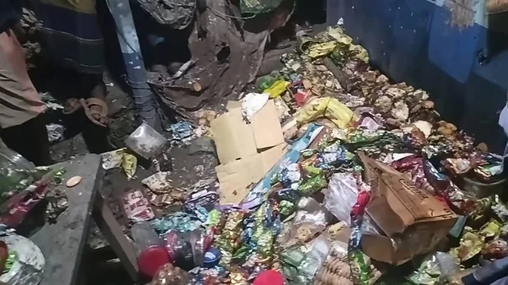 বাকিতে সিগারেট না দেওয়ায় দোকানির গায়ে পেট্রোল ঢেলে আগুন
