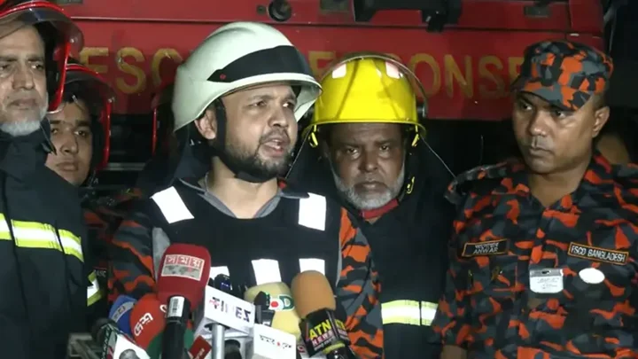 আগুনে ষষ্ঠ তলার সব দোকান পুড়ে গেছে: ফায়ার সার্ভিস