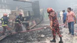 ধামরাইয়ে পোশাক কারখানায় আগুনে ১০ কোটি কোটি টাকার ক্ষতি