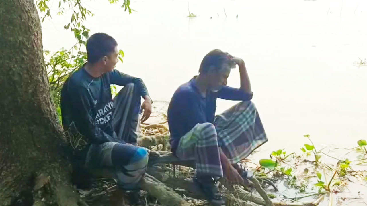 সরকারি সহায়তা না পেয়ে দুশ্চিন্তায় জেলেরা। ছবি: এশিয়া পোস্ট
