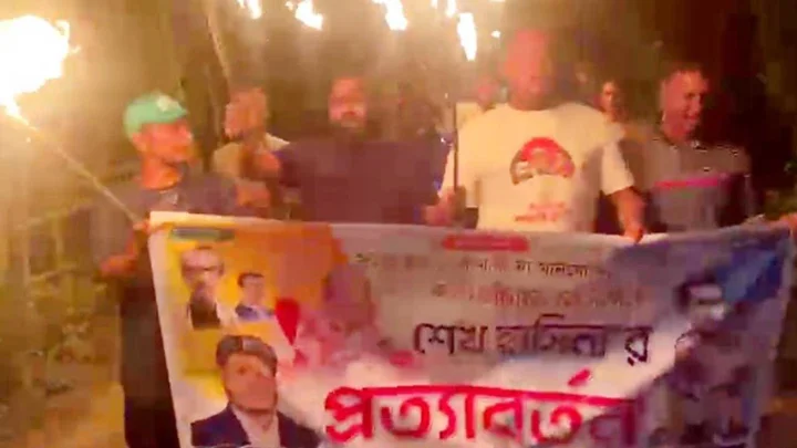 বরগুনায় নিষিদ্ধ যুবলীগের মশাল মিছিল