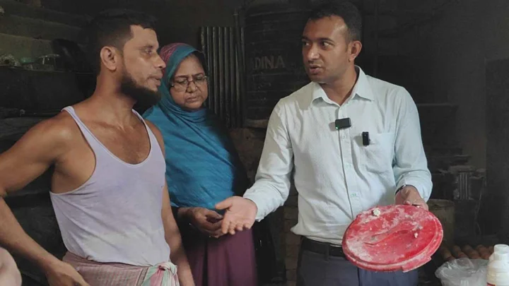 বগুড়ায় দুই বেকারিকে ৫০ হাজার টাকা জরিমানা