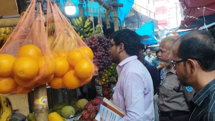 পণ্যের মেয়াদ ও মূল্যতালিকা না থাকায় ৩ প্রতিষ্ঠানকে জরিমানা