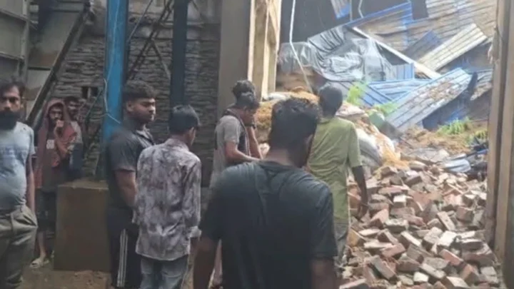 কুষ্টিয়ায় বজ্রপাতে ধসে পড়ল রাইস মিলের গোডাউন