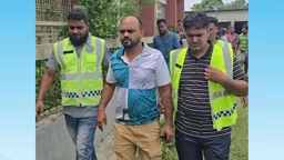 চিরকুট দিয়ে ডেকে ছাত্রীকে যৌন নিপীড়নের অভিযোগ, শিক্ষক গ্রেপ্তার
