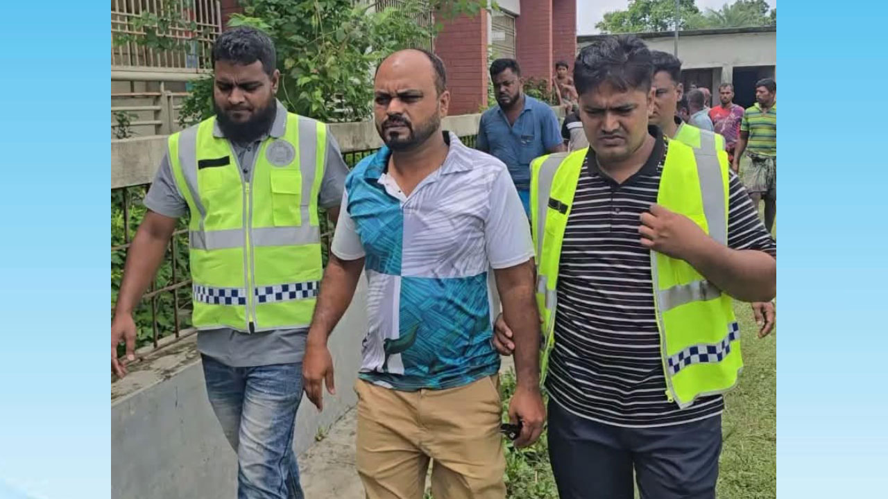 চিরকুট দিয়ে ডেকে ছাত্রীকে যৌন নিপীড়নের অভিযোগ, শিক্ষক গ্রেপ্তার