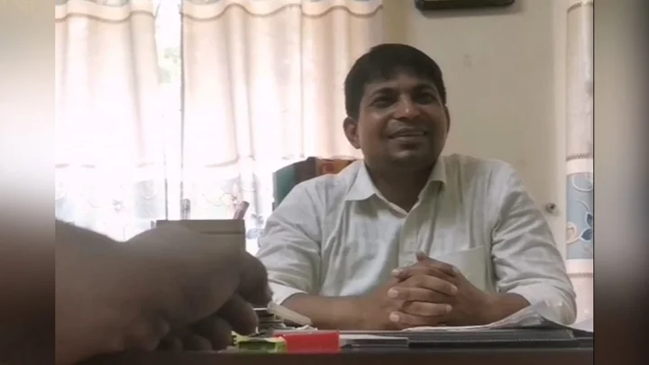 ‘সবাই মিলেমিশে খামু’ মন্তব্য করে কালাইয়ে তিন খাদ্য কর্মকর্তা বরখাস্ত