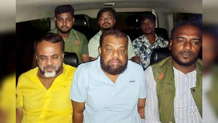 চট্টগ্রাম-কক্সবাজার থেকে স্বেচ্ছাসেবক লীগের বগুড়ার চার নেতা গ্রেপ্তার