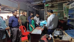 নীলফামারীতে অবৈধভাবে মজুত ৭৭৩ বস্তা সার জব্দ