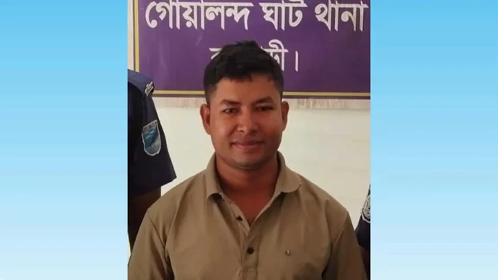 রাজবাড়ীতে বাসে অগ্নিসংযোগের ঘটনায় আ.লীগ নেতা গ্রেপ্তার
