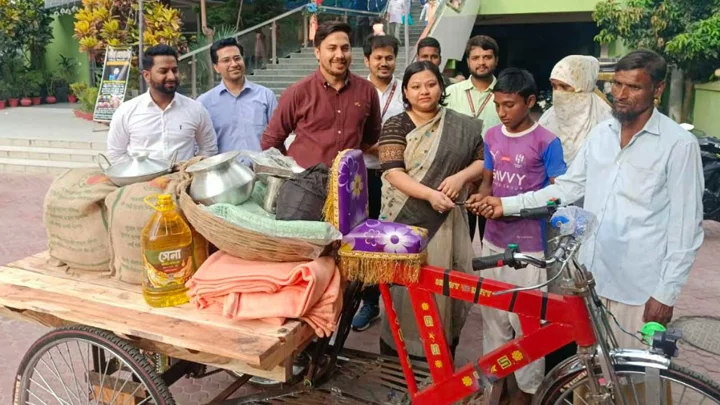 সৈয়দপুরে সেই রেজোয়ান পেল নতুন ভ্যান