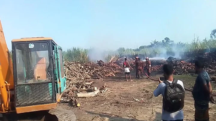 অবৈধ কয়লা তৈরির ৪৫টি চুল্লি গুড়িয়ে দিল প্রশাসন