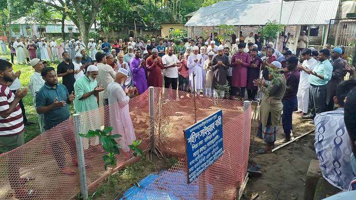 যুবদল নেতার ছুরিকাঘাতে নিহত সাইফুল্লাহর পাশে সমাহিত সালাউদ্দিন