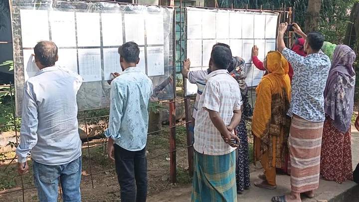 ‘১৯ বছর চাকরি করে শূন্য হাতে বিদায় নিতে হচ্ছে’