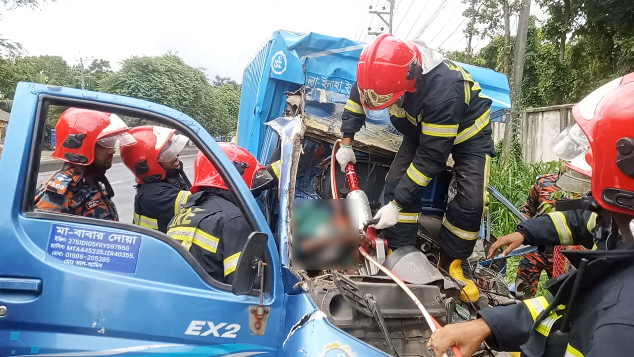 গাজীপুরে অজ্ঞাত গাড়ির সঙ্গে সংঘর্ষে কাভার্ডভ্যান চালক নিহত