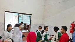 বজ্রপাতের বিকট শব্দে অসুস্থ হয়ে হাসপাতালে ভর্তি ১২ শিক্ষার্থী