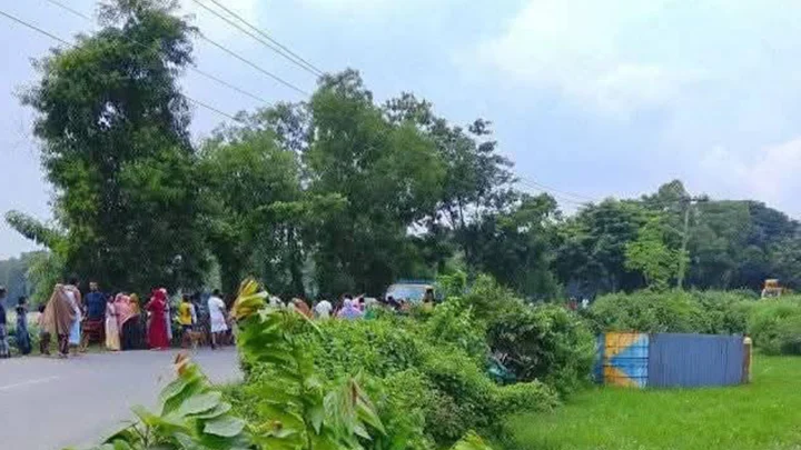 গাজীপুরে অটোরিকশা-কাভার্ডভ্যান সংঘর্ষে প্রাণ গেল তিনজনের