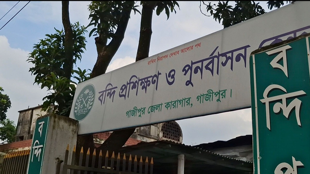 গাজীপুর জেলা কারাগারের বন্দি প্রশিক্ষণ ও পুনর্বসান কেন্দ্রের প্রধান ফটক। সম্প্রতি তোলা। ছবি: এশিয়া পোস্ট