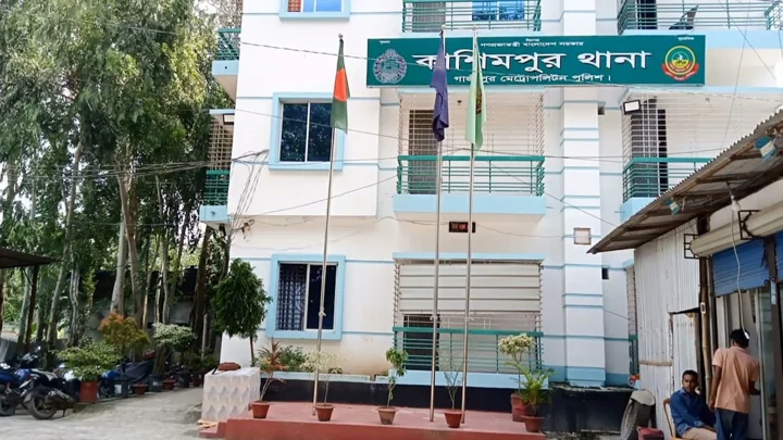 ঝগড়া থামাতে গিয়ে ঝালমুড়ি বিক্রেতার ছুরিকাঘাতে প্রাণ গেল যুবকের