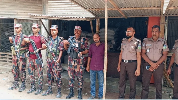 লাইসেন্স ছাড়াই সার মজুত, জামালপুরে ব্যবসায়ীকে জরিমানা