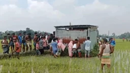 রাতে নিখোঁজ, সকালে মিলল কিশোরীর মরদেহ