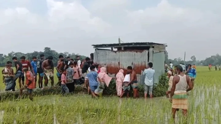 রাতে নিখোঁজ, সকালে মিলল কিশোরীর মরদেহ