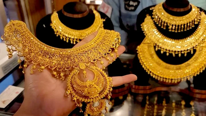 স্বর্ণের দাম আবারও কমলো