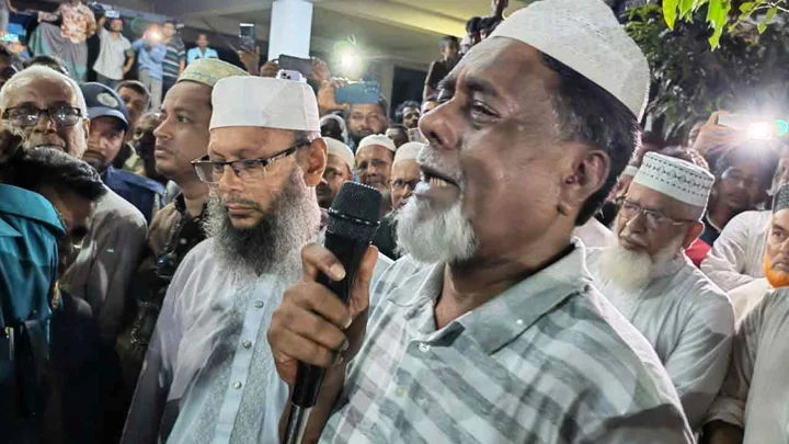হাতকড়া নিয়ে বাবার জানাজায় কোটালীপাড়ার সাবেক মেয়র