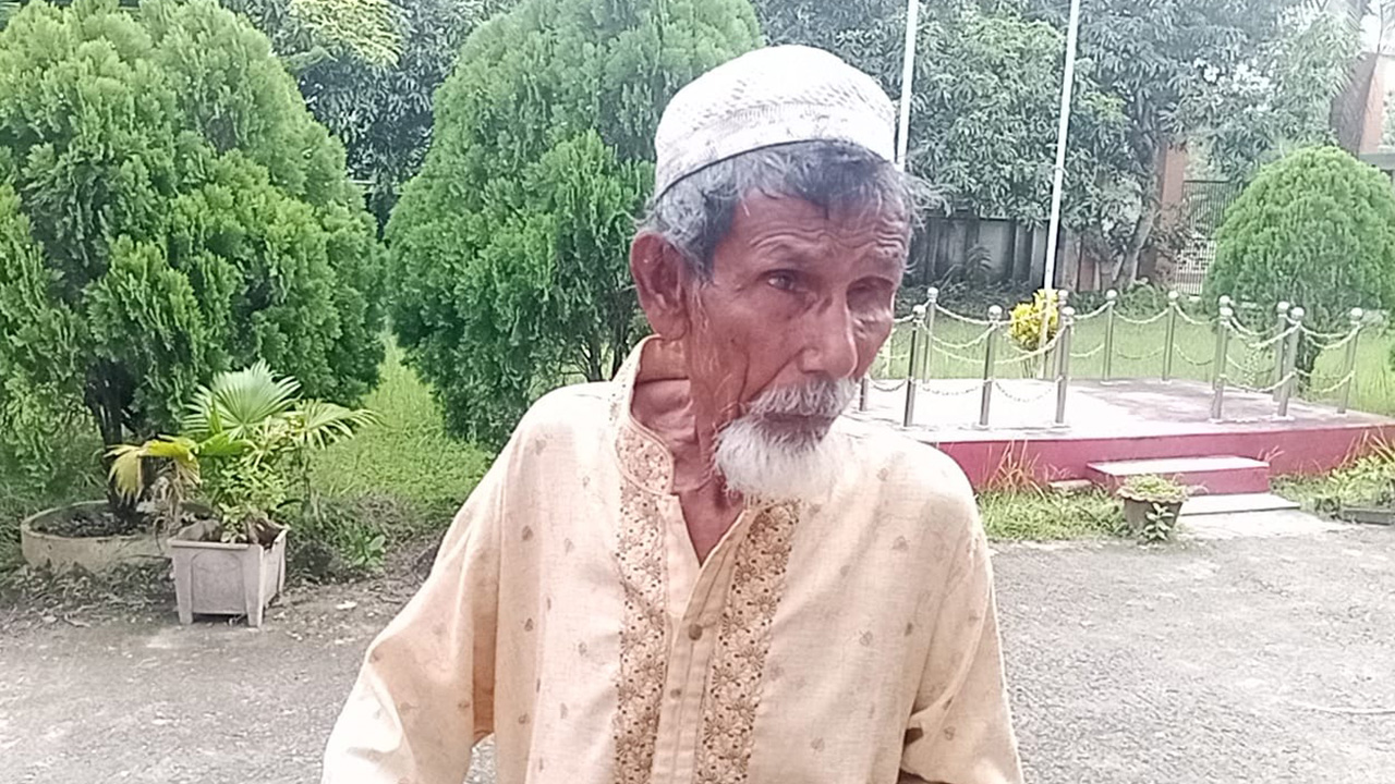 সন্তান আছে সাতজন, ৯৭ বছর বয়সে করেন ভিক্ষা