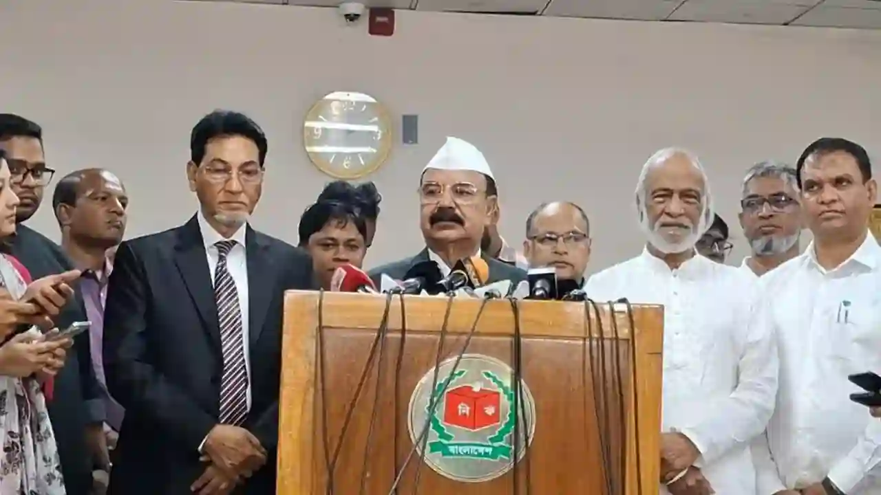 রাজপথে বলে লাভ নেই, সংবিধান সংশোধন সংসদেই সম্ভব: গয়েশ্বর