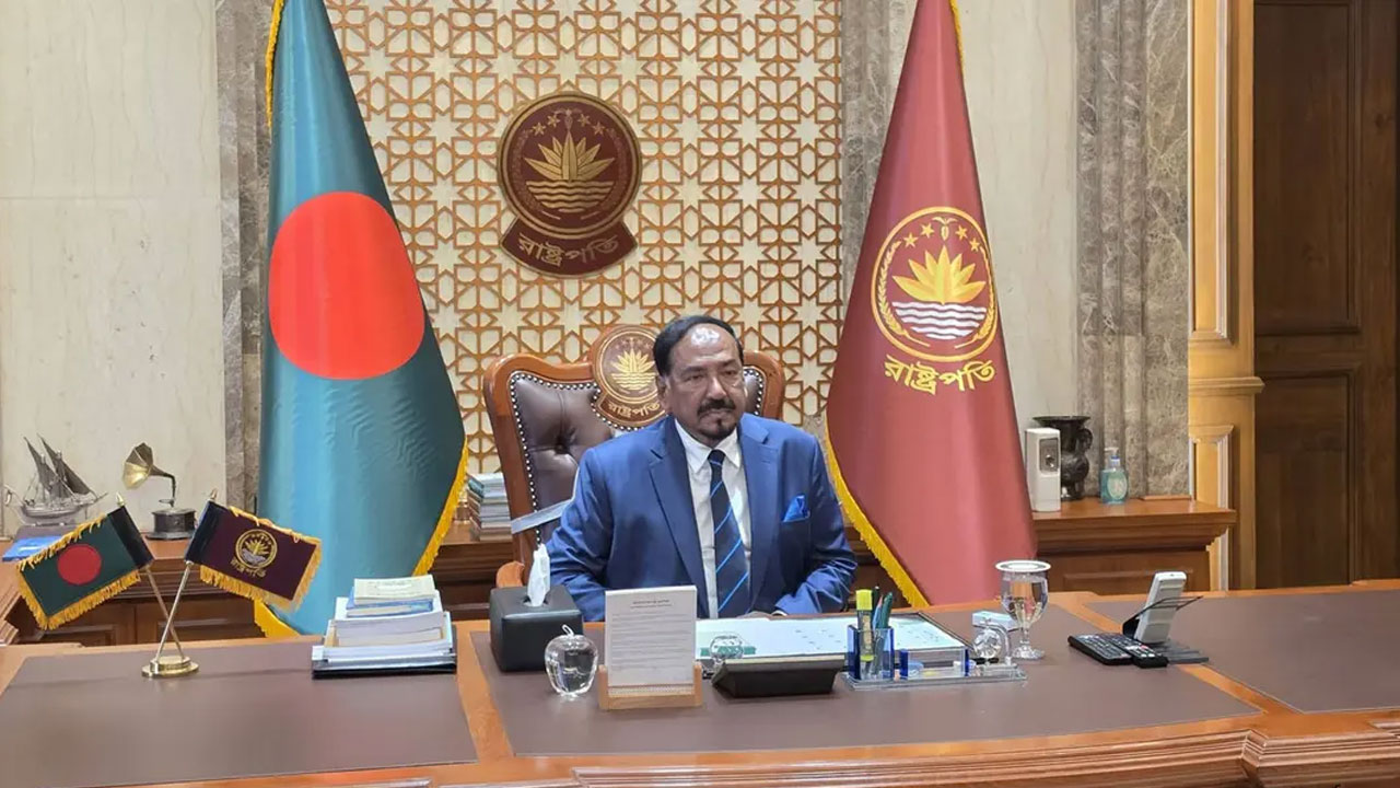 বঙ্গভবনে প্রথম কর্মদিবস, গার্ড অব অনার পেলেন ভারপ্রাপ্ত রাষ্ট্রপতি