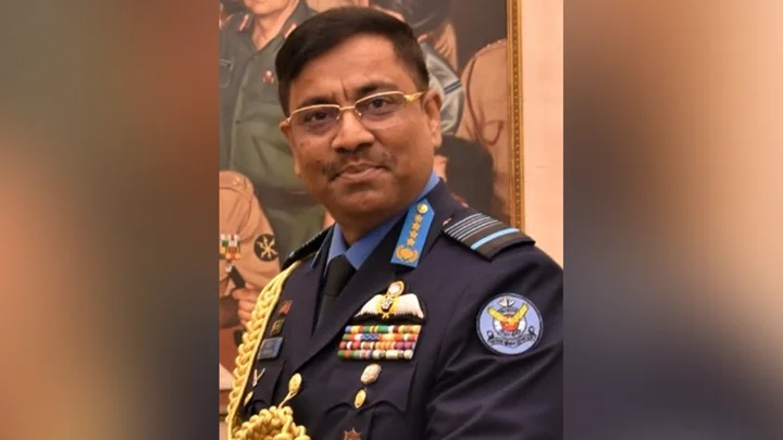 বিমানবাহিনীর সাবেক প্রধান আব্দুল হান্নান কাতারে গ্রেপ্তার