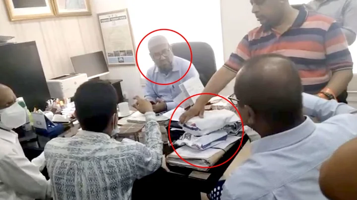 কাজ ছাড়াই দেন বিল, বস্তা ভরে টাকা নেন প্রকৌশলী হাসান শওকত