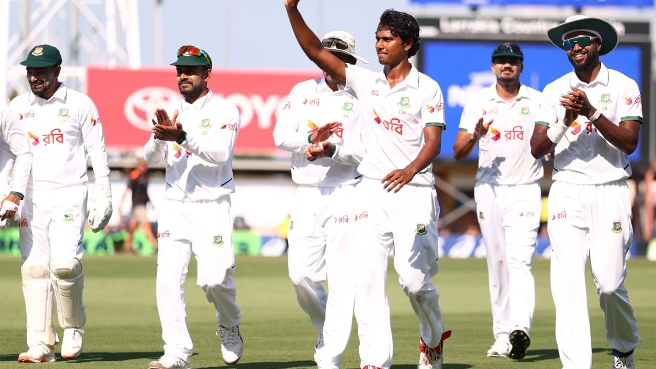 ডারউইনে হাসান-ঝড়, ২০০ ছোঁয়ার আগেই থামল অস্ট্রেলিয়া