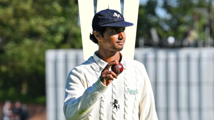 ইংল্যান্ডে হাসানের সাত শিকারে কেন্টের বড় জয়