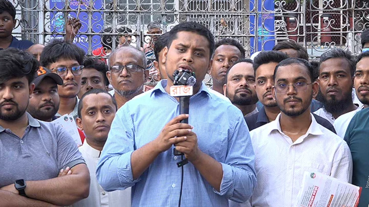 শুনতে পাচ্ছি আইজিপি অস্ট্রেলিয়ায় বাড়ি কেনা শুরু করেছে: হাসনাত