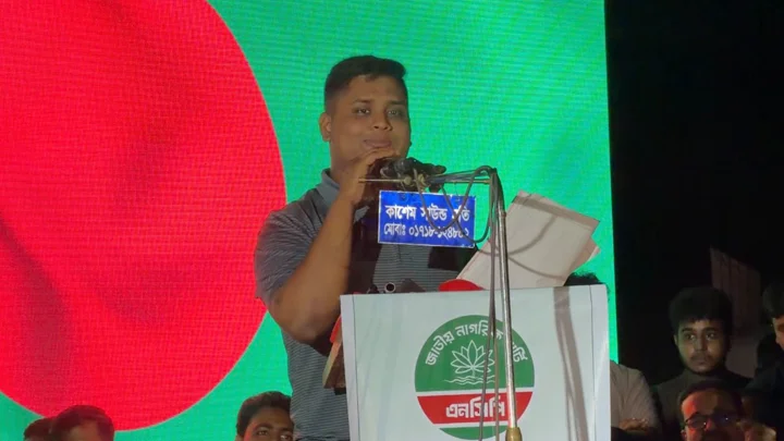 আসার কথা বলে নেতাকর্মীদের বের করবে, তারা গণপিটুনির শিকার হবে: হাসনাত আব্দুল্লাহ