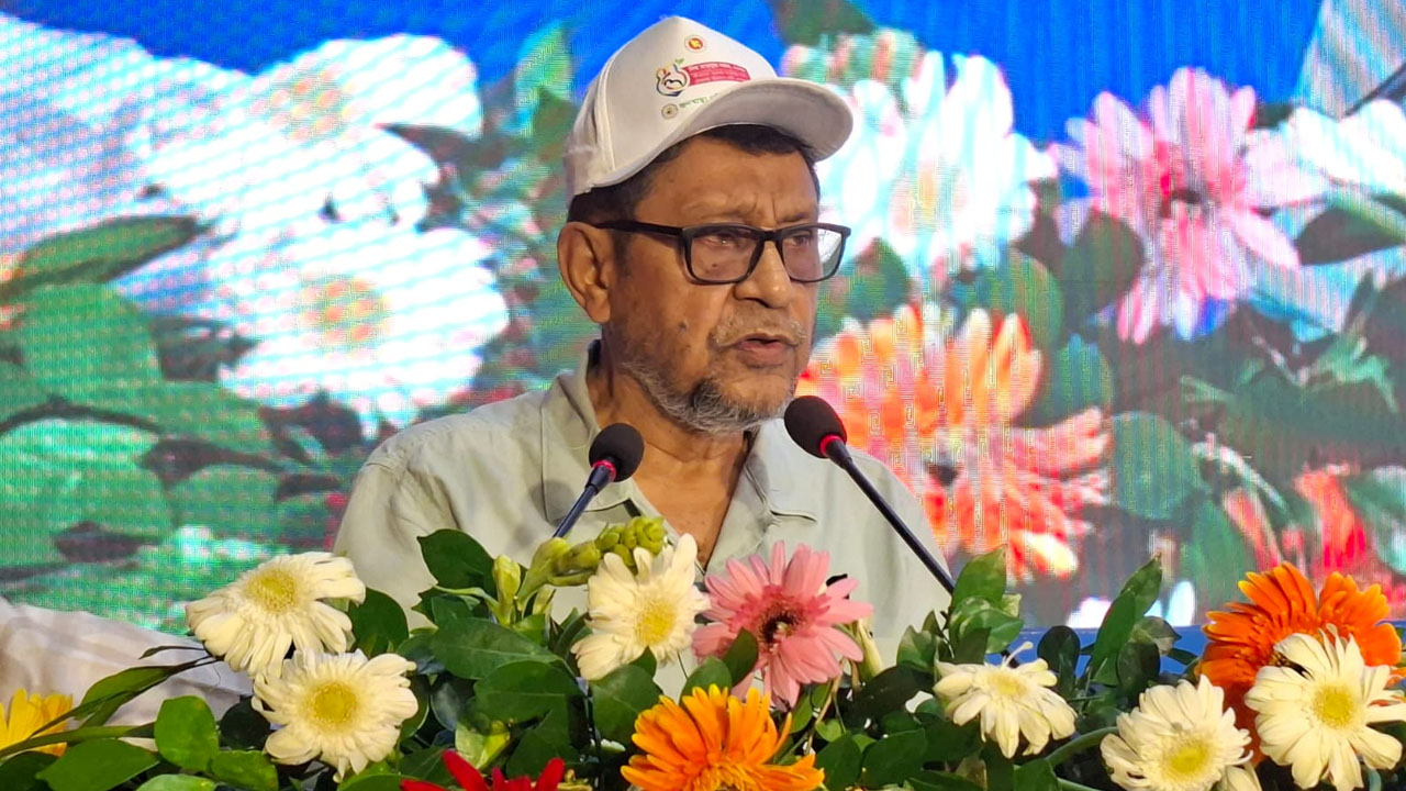 শিশুর সুস্বাস্থ্যে মায়ের দুধের বিকল্প নেই: স্বাস্থ্যমন্ত্রী
