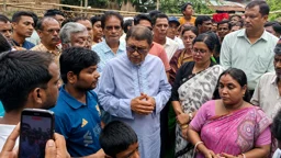 অবহেলায় রোগীর মৃত্যুর অভিযোগ, বাড়িতে গিয়ে খোঁজ নিলেন স্বাস্থ্যমন্ত্রী