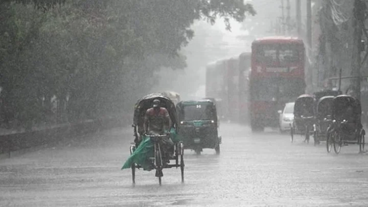 সারা দেশে মাঝারি ধরনের ভারী বর্ষণের আভাস