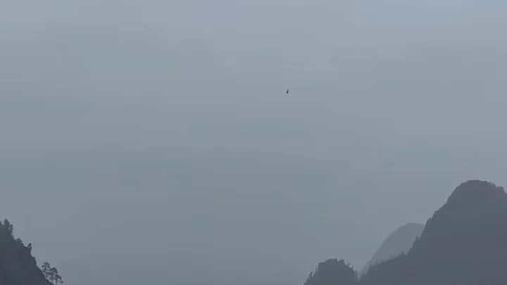 ভারতে ছয় আরোহী নিয়ে হেলিকপ্টার বিধ্বস্ত