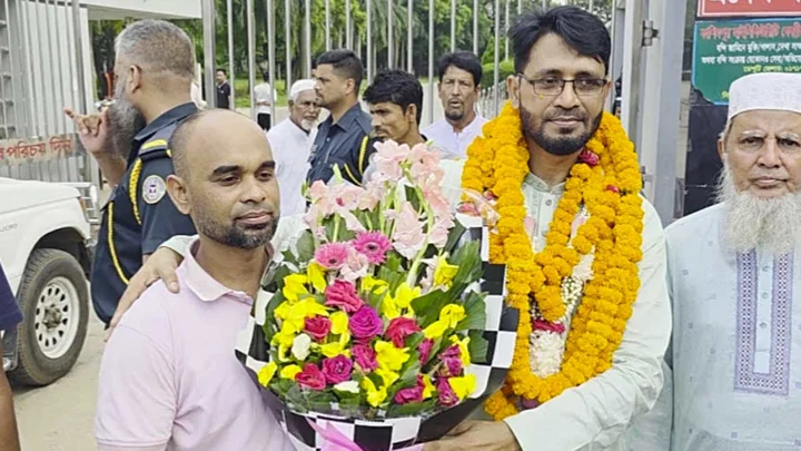কাশিমপুর কারাগার থেকে জামিনে মুক্ত ৮ জন