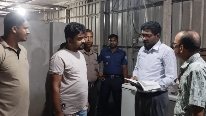 অস্বাস্থ্যকর পরিবেশে আইসক্রিম তৈরি, ২০ হাজার টাকা জরিমানা