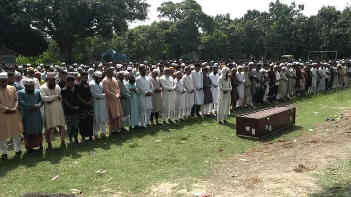 সৌদি আরবে অগ্নিকাণ্ডে নিহত নাটোরের রবিউলের দাফন সম্পন্ন